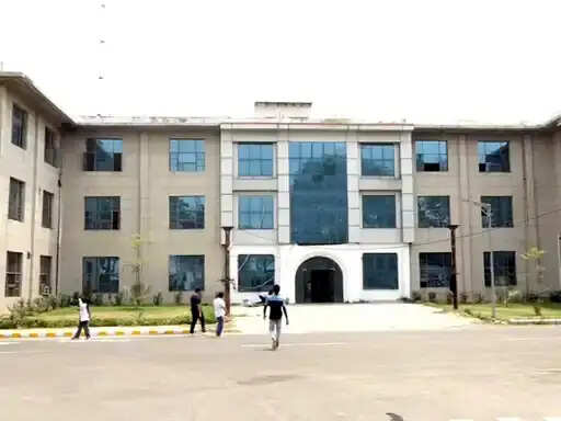 फरीदाबाद : कार्य में कोताही पर मेडिकल कालेज की चार नर्स निलंबित