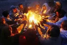 जिलाधिकारी की सख्ती से मुरादाबाद में 760 स्थानों पर जलाए गए अलाव