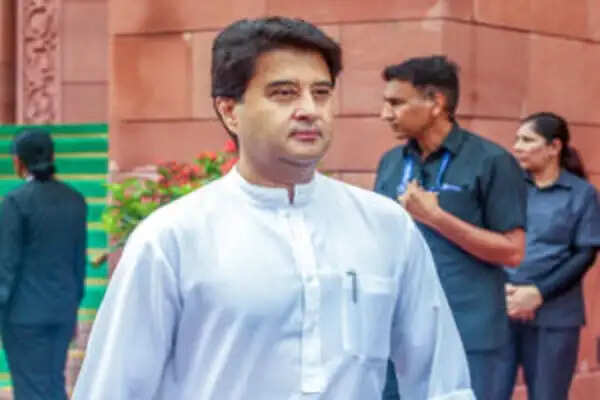 केंद्रीय मंत्री सिंधिया रविवार को देश के पहले टेलीकॉम मैन्युफैक्चरिंग का लेंगे जायजा