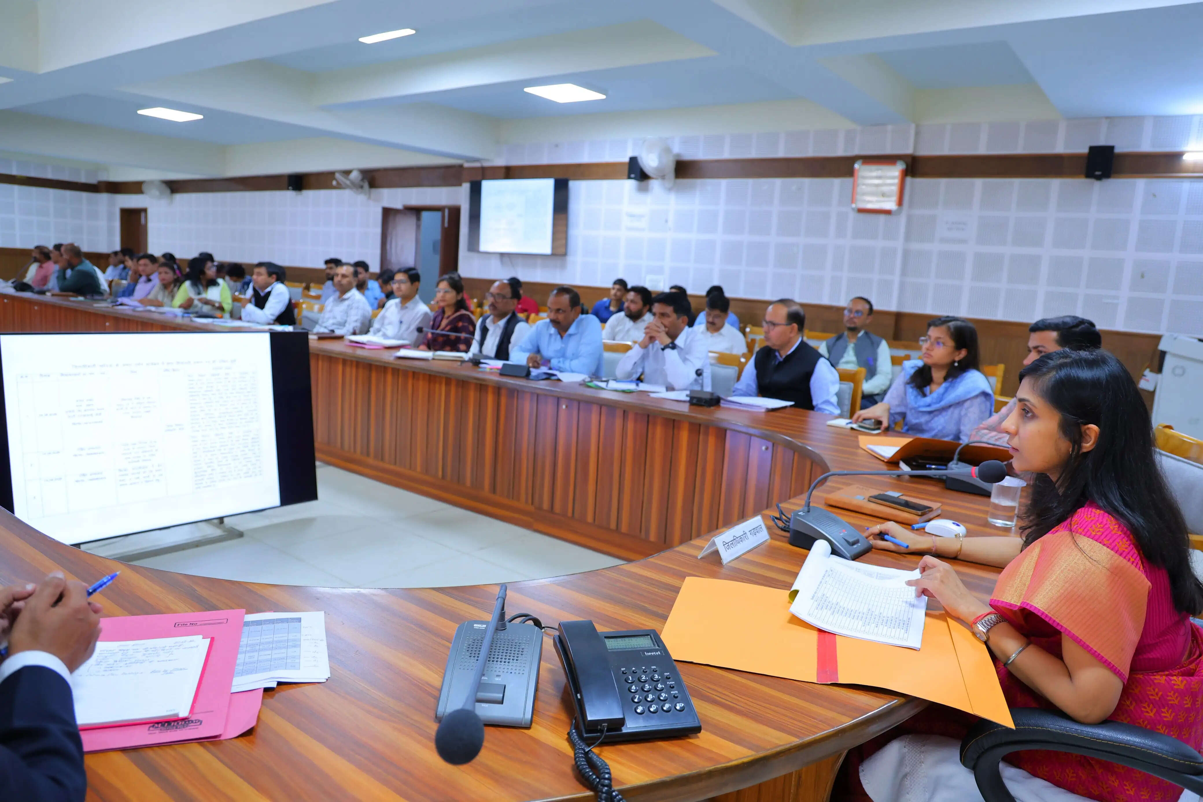 जनता दर्शन में 36 शिकायतें, कई मामलों में जांच और मौके के निरीक्षण के निर्देश