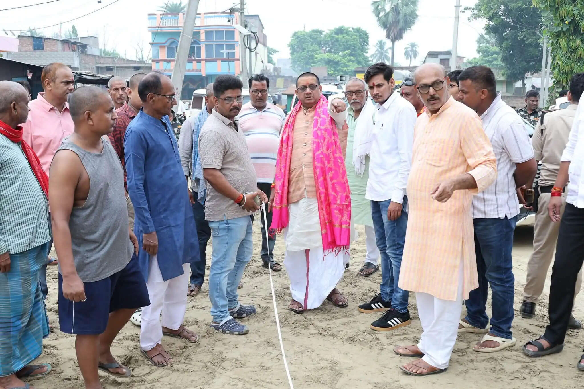 बिहपुर में निर्माणाधीन सामुदायिक भवन का पथ निर्माण मंत्री ने किया निरीक्षण, गुणवत्तापूर्ण और समयबद्ध कार्य के निर्देश