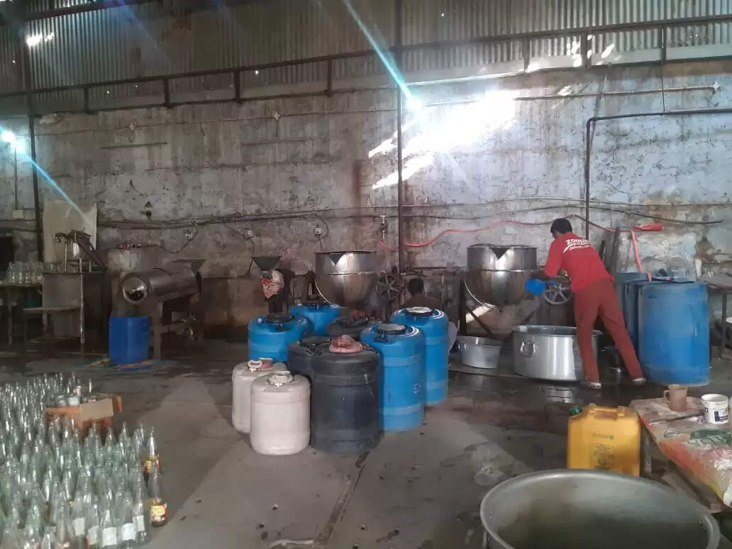 सुपर से ऊपर ब्रांड पर शिकंजा: &nbsp;करीब डेढ हजार किलो वेजिटेबल सॉस जब्त