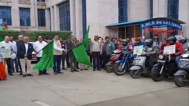 विश्व एड्स दिवस पर हुए जागरूकता कार्यक्रम, एड्स के कारणों और भ्रांतियां के बारे में दी गई जानकारी