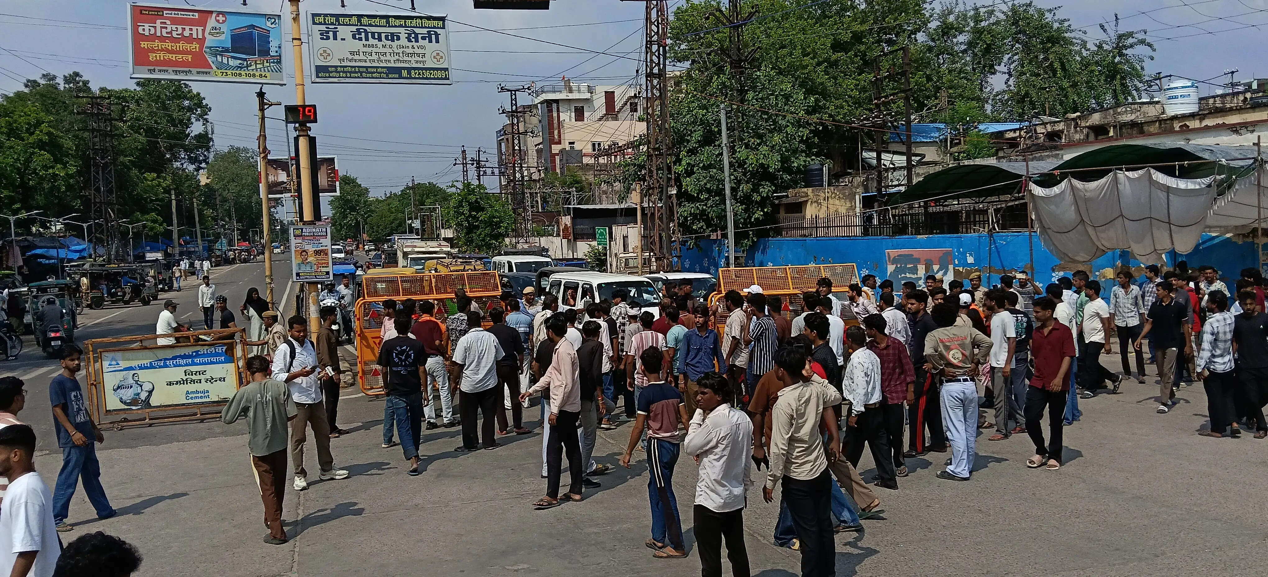 (अपडेट) अलवर में बाइक सवार तीन युवकों की मौत, परिजनों ने हत्या का आरोप लगाया