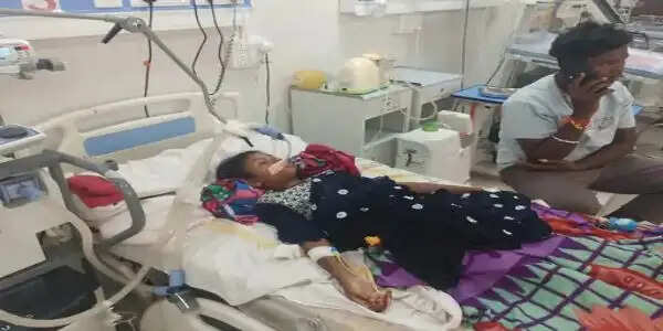 अनूपपुर: कमरे में सो रहे जीजा-साली को डसा सांप, बच्ची की हालत गंभीर