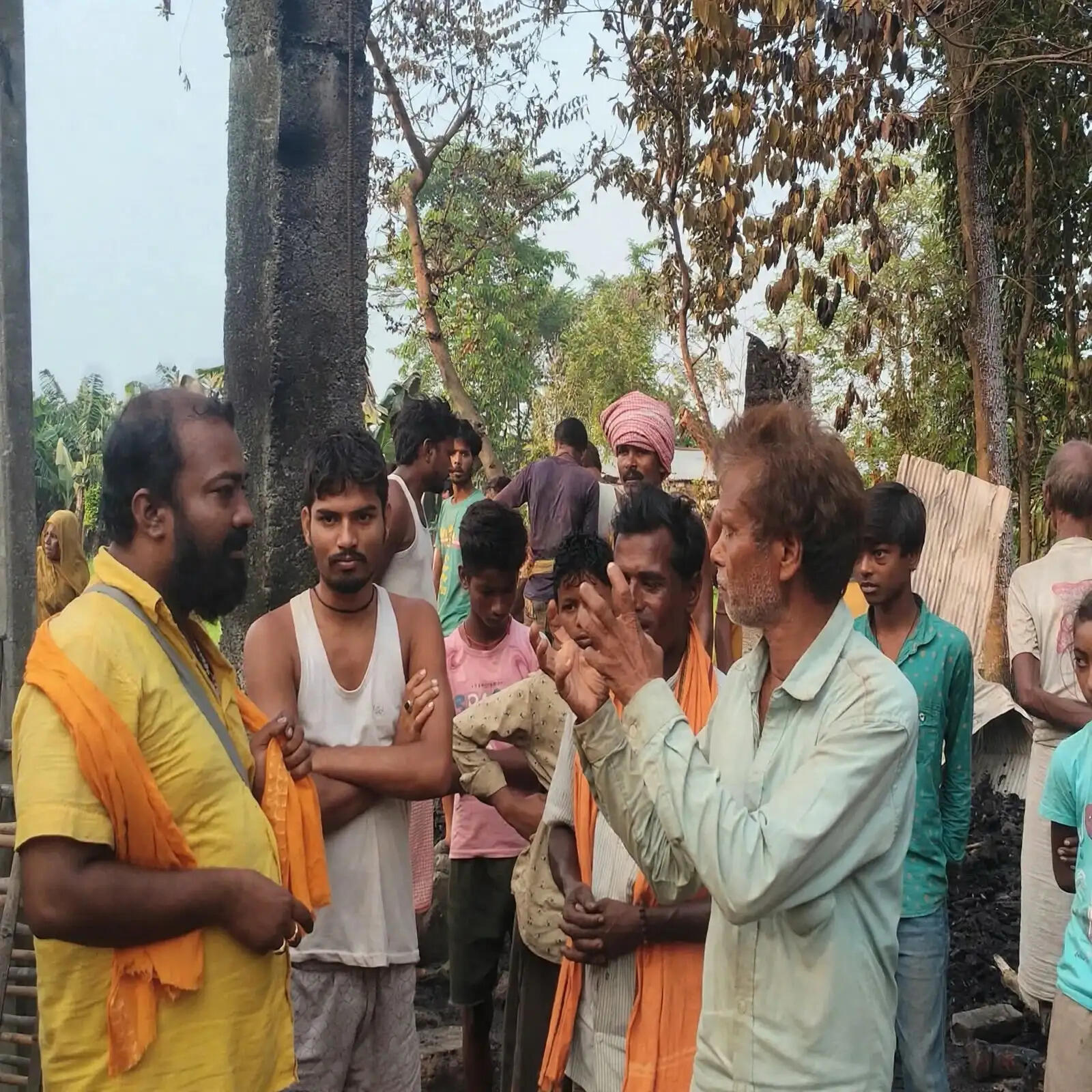 शॉर्ट सर्किट से चार घरों में लगी आग, गृहस्वामी झुलसे