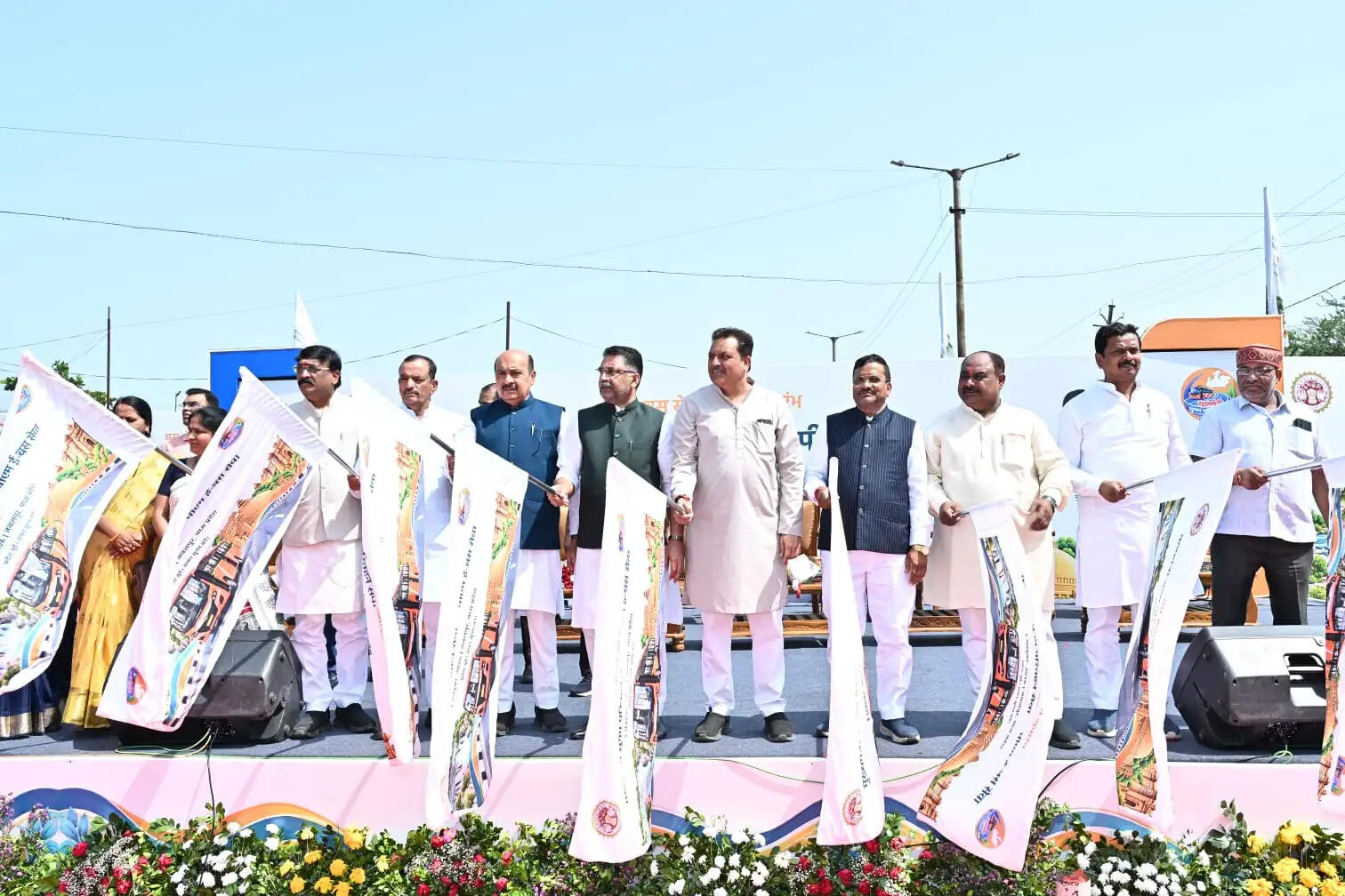 जबलपुरः पीएम ई-बस सेवा के साथ मुख्यमंत्री सुगम परिवहन सेवा के तहत कुल 100 बसों का हुआ भव्य शुभारंभ
