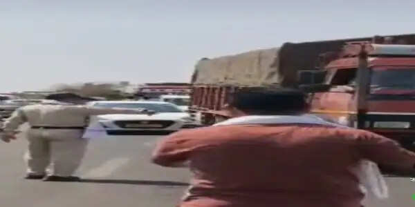 राजगढ़ः गेहूं खरीदी अव्यवस्थाओं से नाराज किसानों ने किया हाईवे जाम, प्रशासन की समझाइश के बाद माने