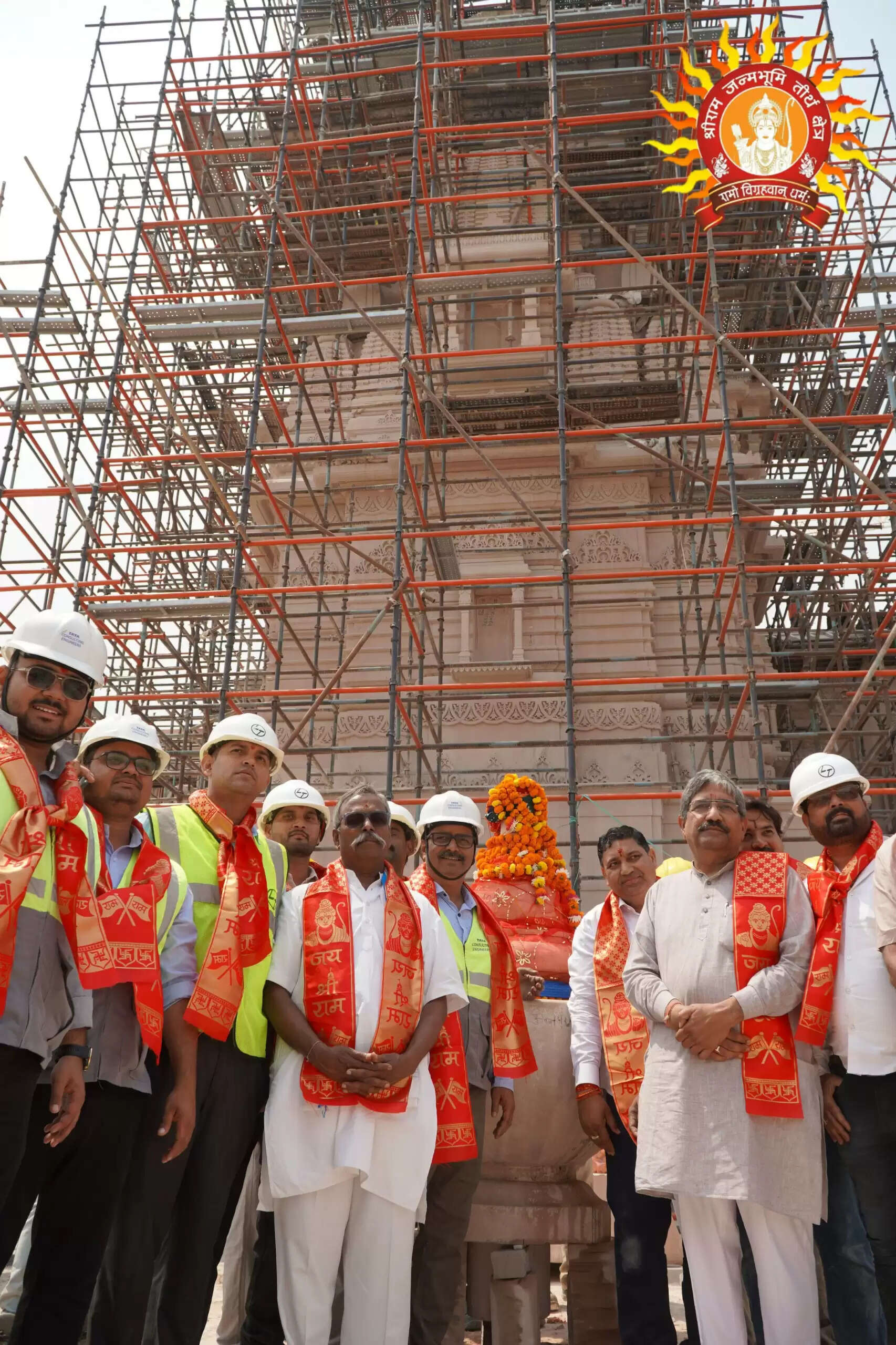 अन्नपूर्णा माता मन्दिर का शिखर कलश अनुष्ठान पूर्वक स्थापित किया गया