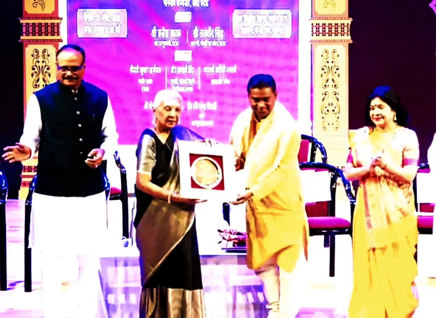 राज्यपाल के हाथों सम्मानित हुए गोरखपुर के वरिष्ठ रंगकर्मी प्रेम नाथ ‘प्रेम पराया’