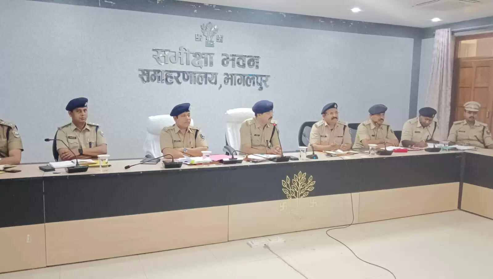 अपराध नियंत्रण को लेकर समीक्षा बैठक