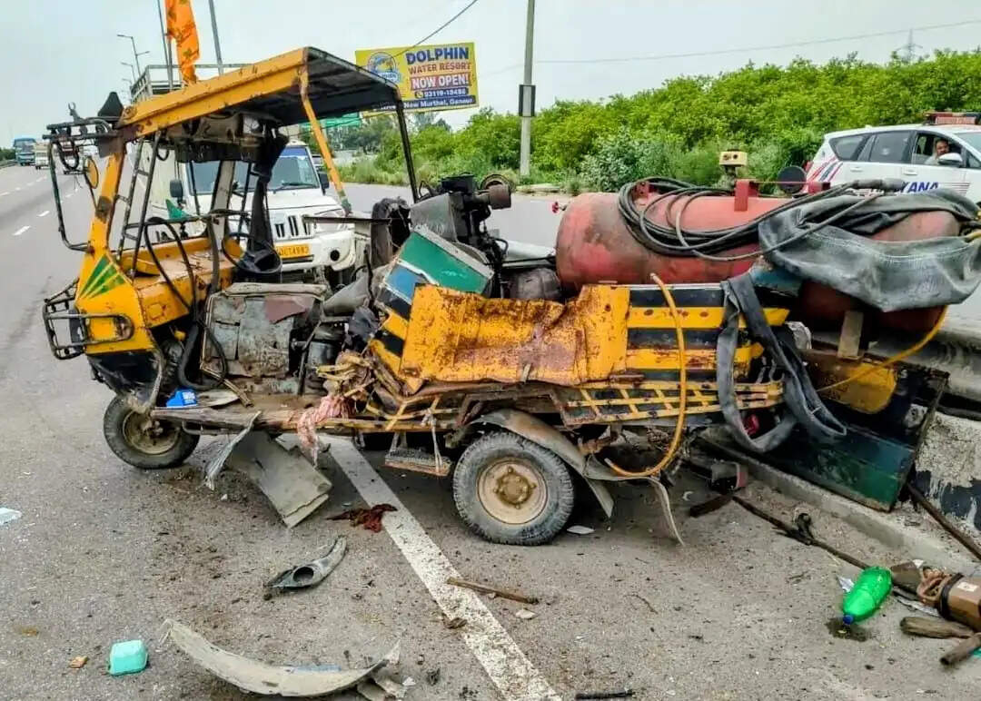 पानीपत: सड़क पर पंचर लगवाने के दौरान टक्कर लगने से दो की मौत