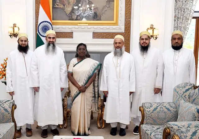दाऊदी बोहरा समुदाय के सदस्यों ने राष्ट्रपति मुर्मु से की मुलाकात