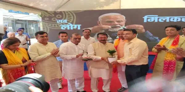 दिल्ली भाजपा अध्यक्ष, नेताओं और अन्य पदाधिकारियों ने जनकल्याण शिविरों का किया लोकार्पण