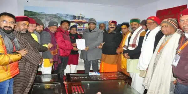 बीकेटीसी अध्यक्ष ने बदरीनाथ धाम में हितधारकों संग की बैठक