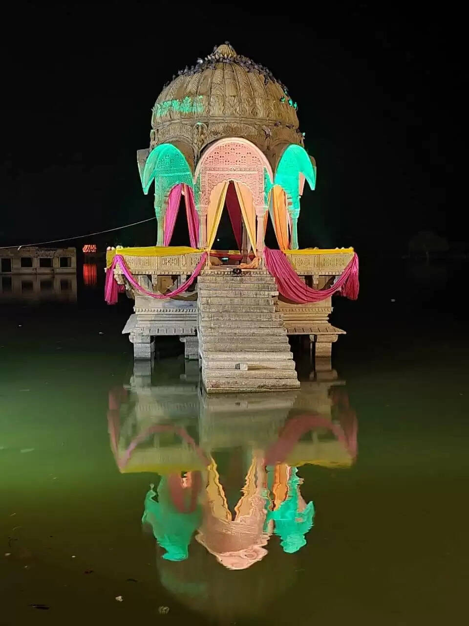 खास अंदाज में स्वर्णिम आभा सी दमक रही स्वर्ण नगरी जैसलमेर