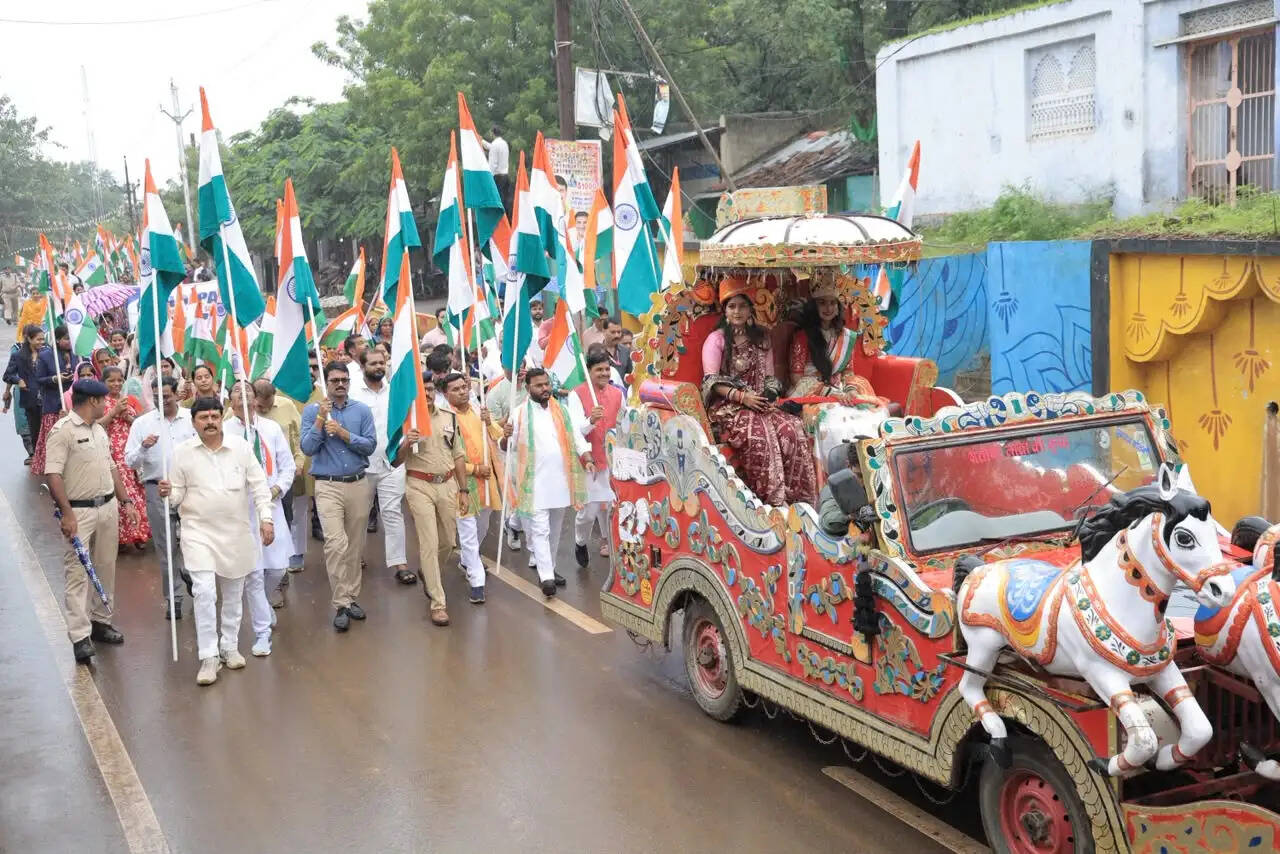 आगरमालवाः विशाल तिरंगा यात्रा में हजारों लोग हुए शामिल