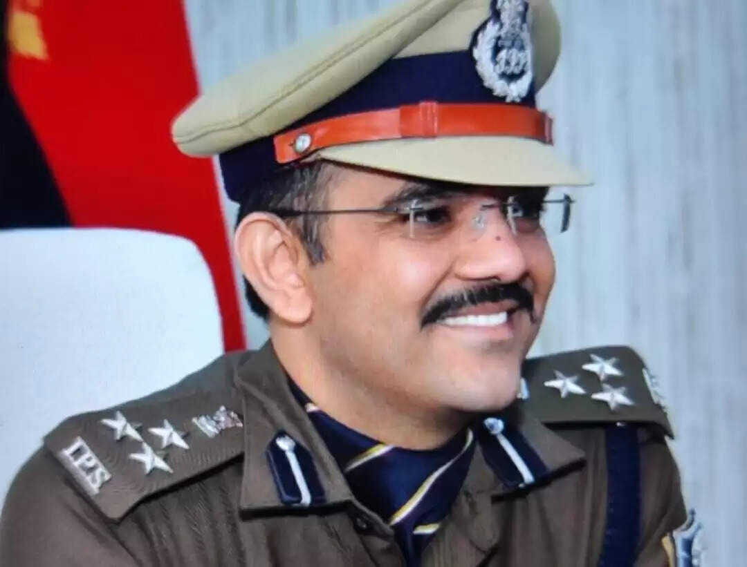 डीआईजी ने रिश्वतखोर इंस्पेक्टर व दरोगा को किया निलंबित