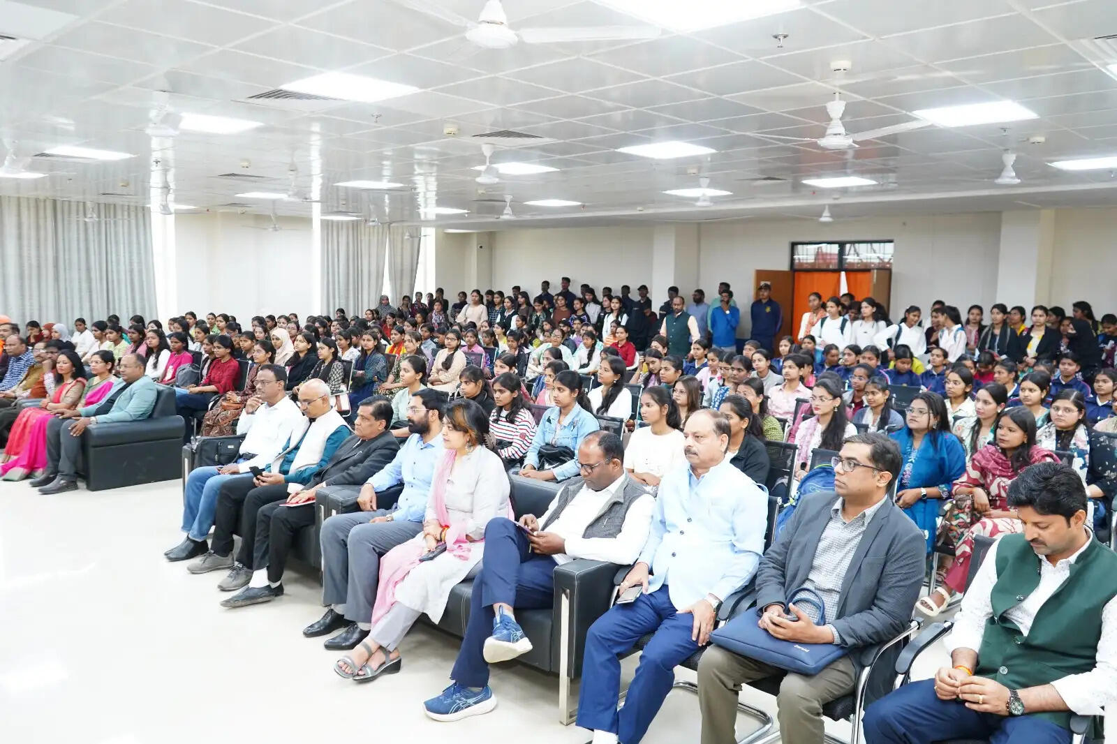 वास्तविक स्थिति और अपेक्षाओं में असंतुलन से हाेता है तनाव : डॉ. अमरेश श्रीवास्तव