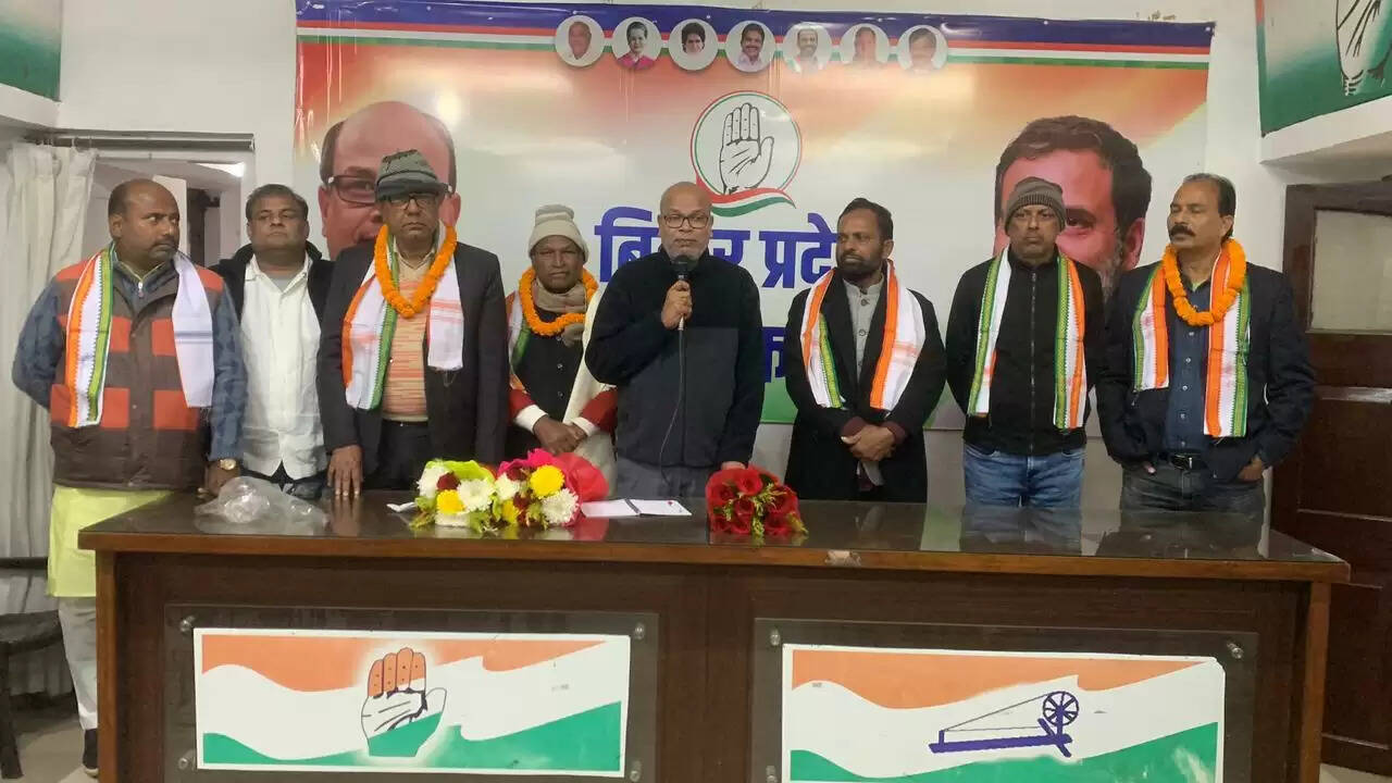 विभिन्न दलों के नेताओं एवं सामाजिक कार्यकर्ताओं ने कांग्रेस पार्टी की सदस्यता ग्रहण की