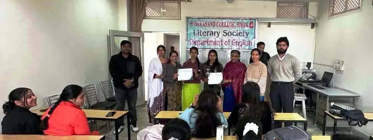 हिसार : विद्यार्थियों के व्यक्तित्व विकास में महत्वपूर्ण भूमिका निभाती शैक्षणिक प्रतियोगिताएं : डॉ. विक्रमजीत