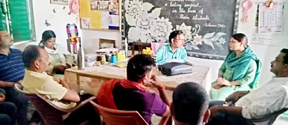 बीइइओ के समक्ष शिक्षिका ने धर्म पर टिप्पणी से किया इनकार