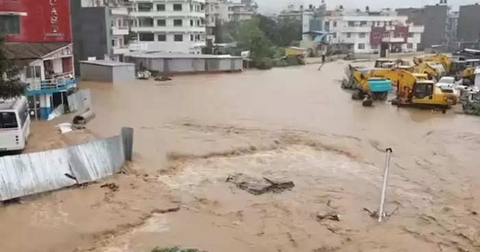 नेपालः बाढ़ में फंसे भारतीय नागरिकों के लिए दूतावास ने जारी किए हेल्पलाइन नम्बर