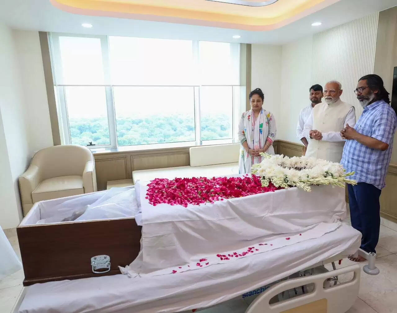 राष्ट्रपति और प्रधानमंत्री ने गंगा राम अस्पताल में शिबू सोरेन को श्रद्धांजलि दी