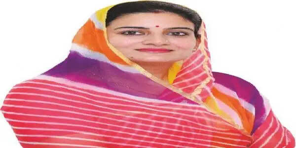 भ्रम फैला रही कांग्रेस’: राखी राठौड़ ने अलका लांबा पर साधा निशाना