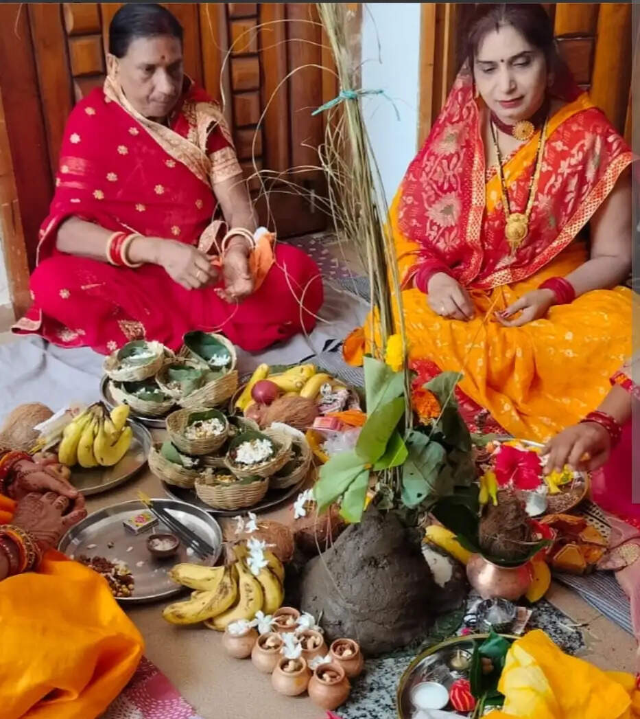 संतानों की दीर्घायु के लिए माताओं ने रखा हल छठ का व्रत