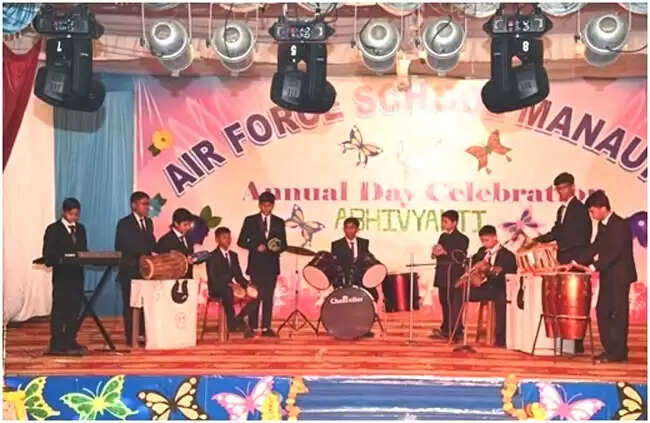 वायु सेना विद्यालय मनौरी में रंगारंग कार्यक्रम के साथ मनाया गया वार्षिक दिवस