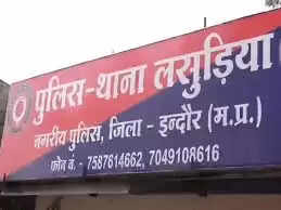 इंदौर: चरित्र शंका में पत्नी की हत्या कर थाने पहुंचा पति, बीच बचाव करने आई बेटी पर भी किया हमला