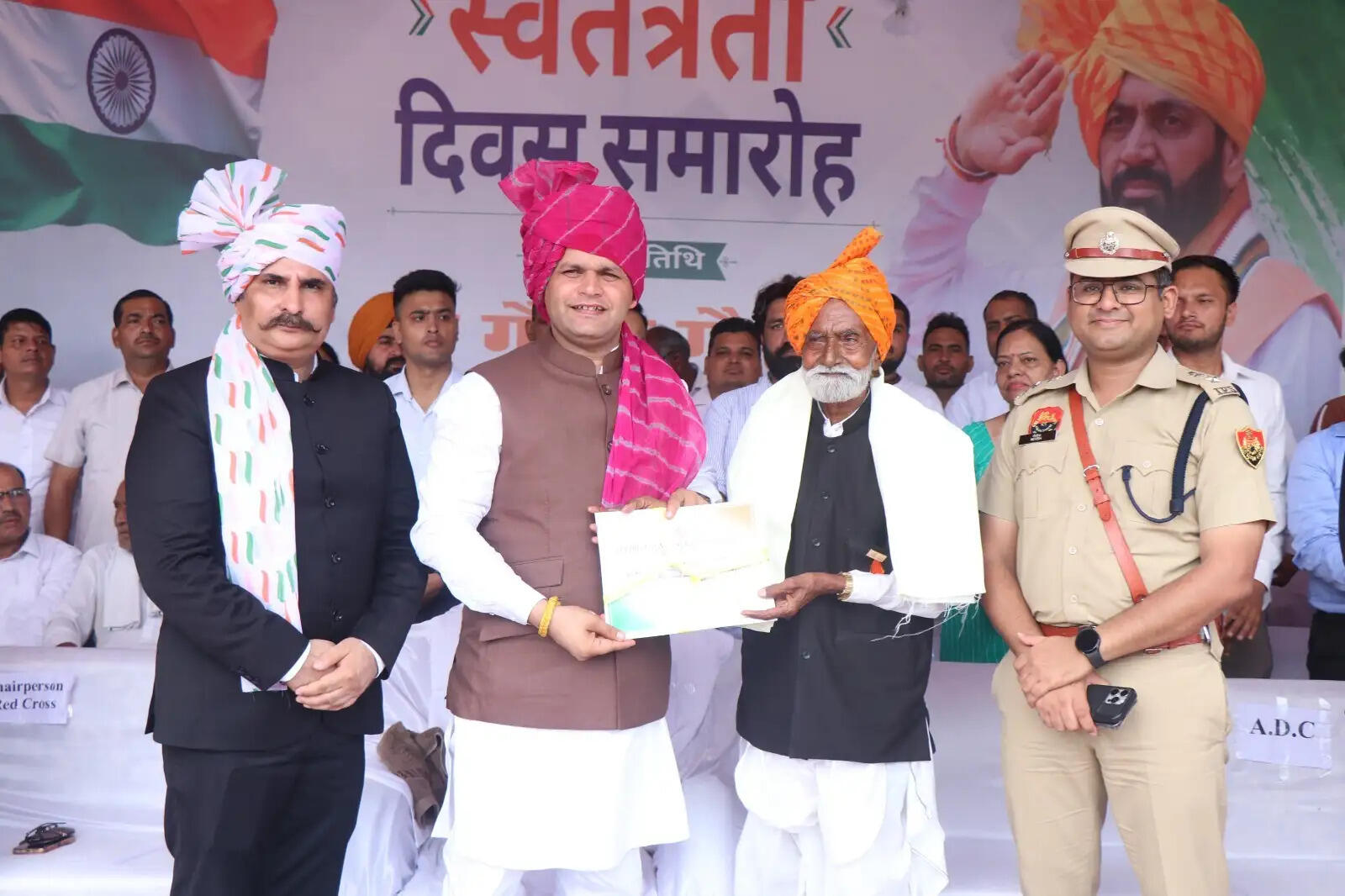 पलवल में खेल मंत्री गौरव गौतम ने किया ध्वजारोहण