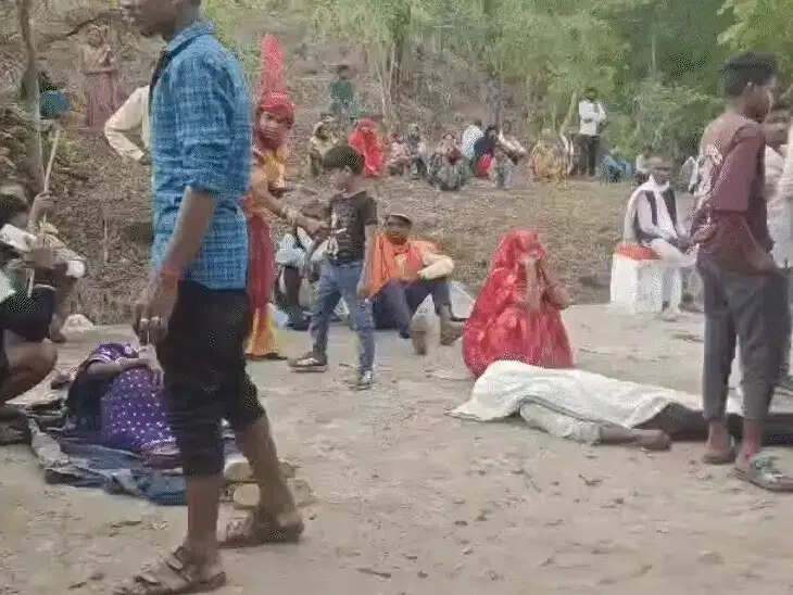 अनूपपुर: श्रद्धालुओं से भरी ट्रैक्टर-ट्रॉली अनियंत्रित होकर पलटी, 4 की मौत, 40 घायल