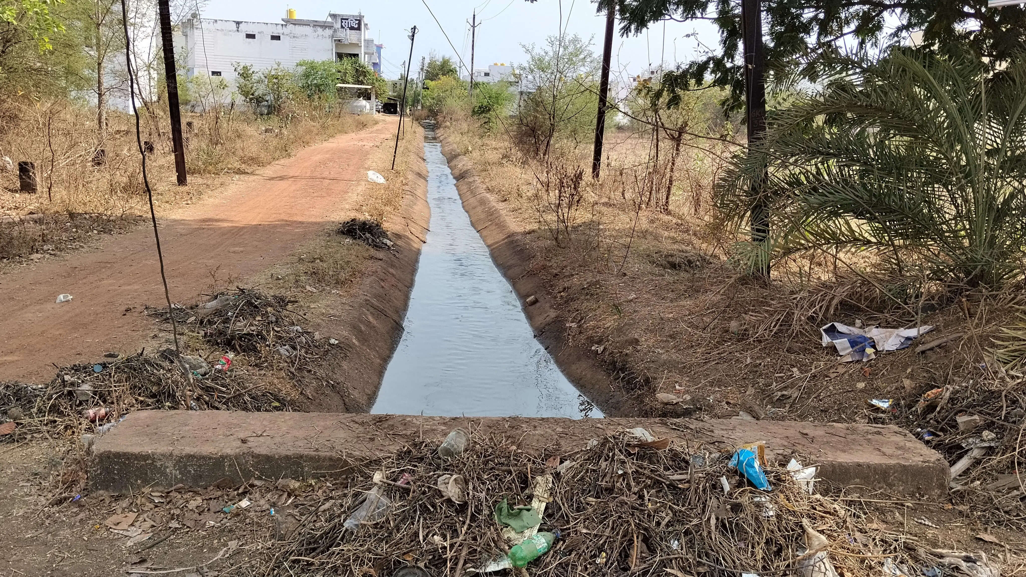 बांध के पानी से धमतरी शहर के 10 तालाबों को भरने की योजना, नहर नाली से आने लगा पानी