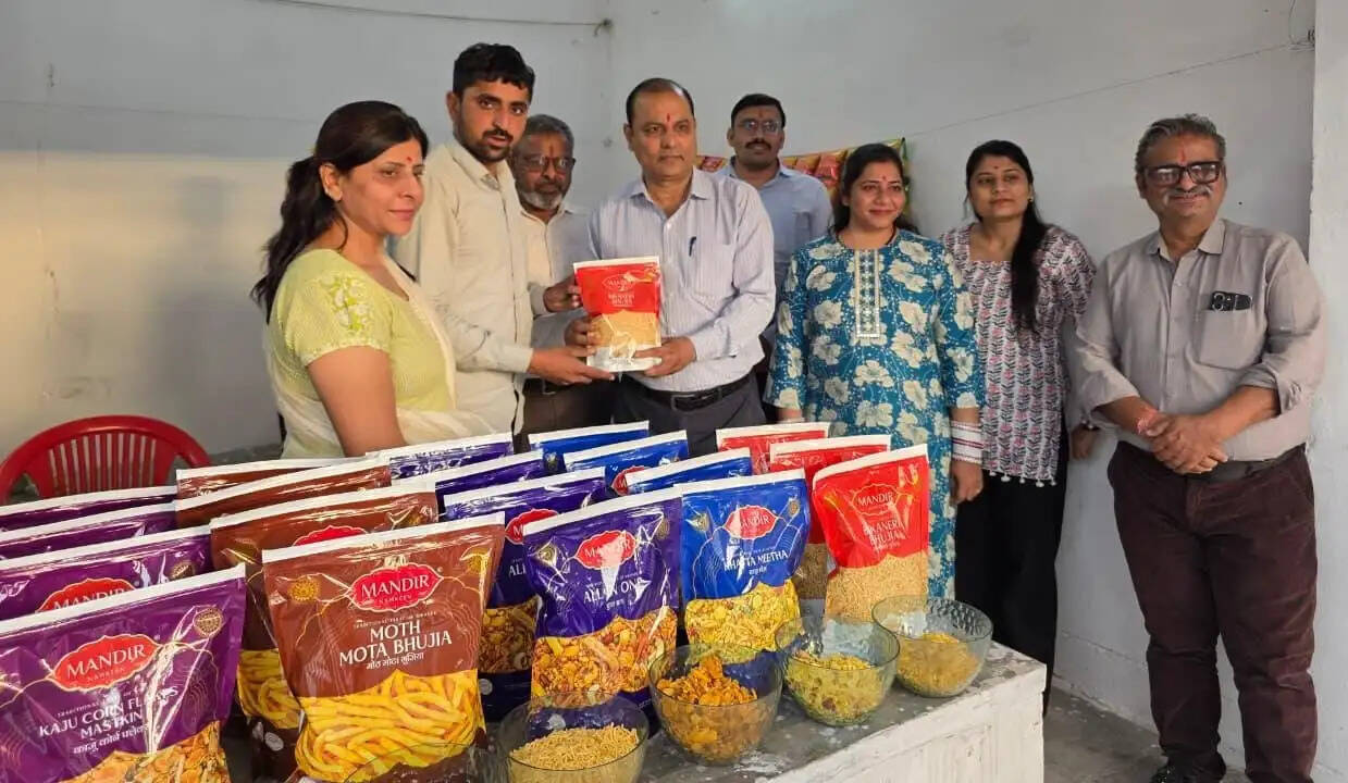 ग्रामीण हाट&nbsp;में ‘एक जिला एक उत्पाद’ प्रदर्शनी एवं हस्तशिल्प उद्योग मेले का उद्घाटन