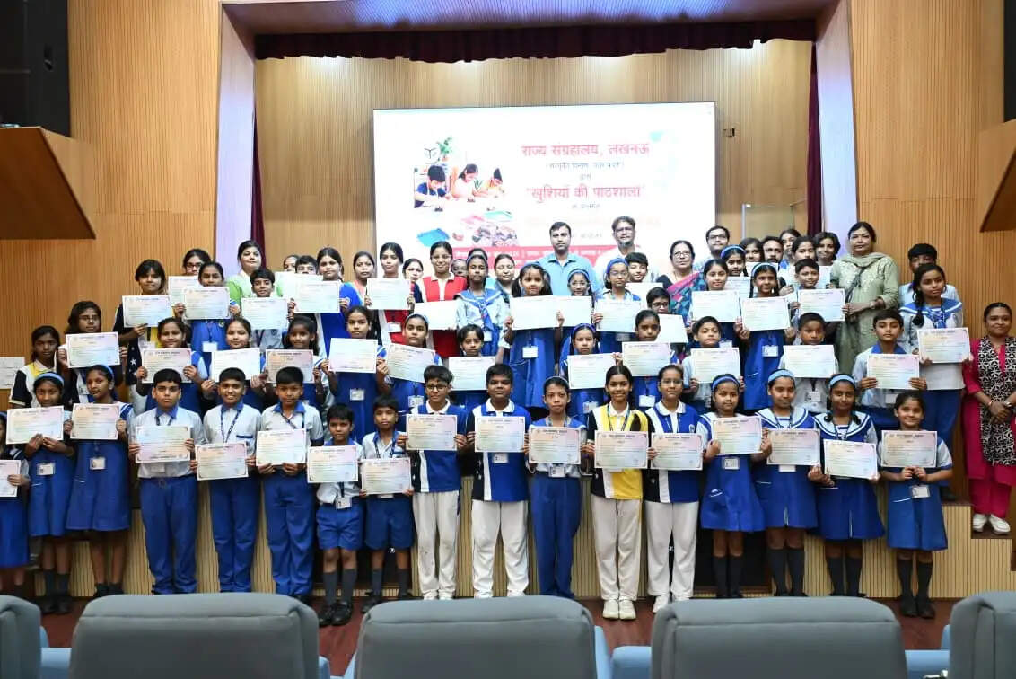 खुशियों की पाठशाला के तहत ब्लॉक प्रिंटिंग एक्टिविटी में बच्चों ने दिखाई प्रतिभा