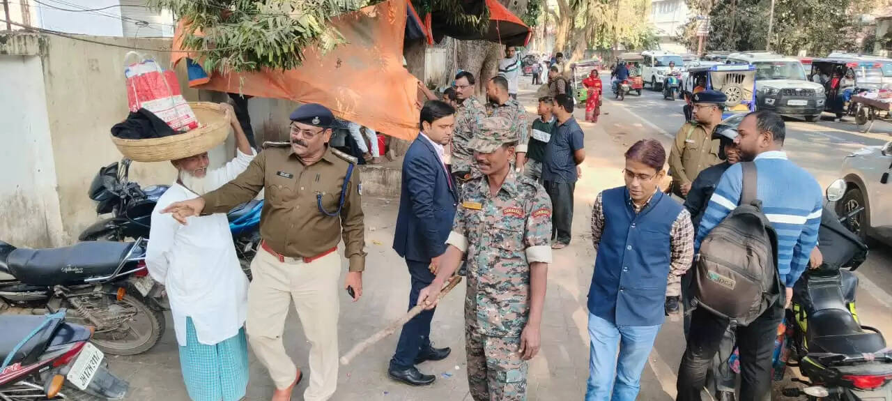 भागलपुर में कई जगहाें पर चलाया गया अतिक्रमण हटाओ अभियान