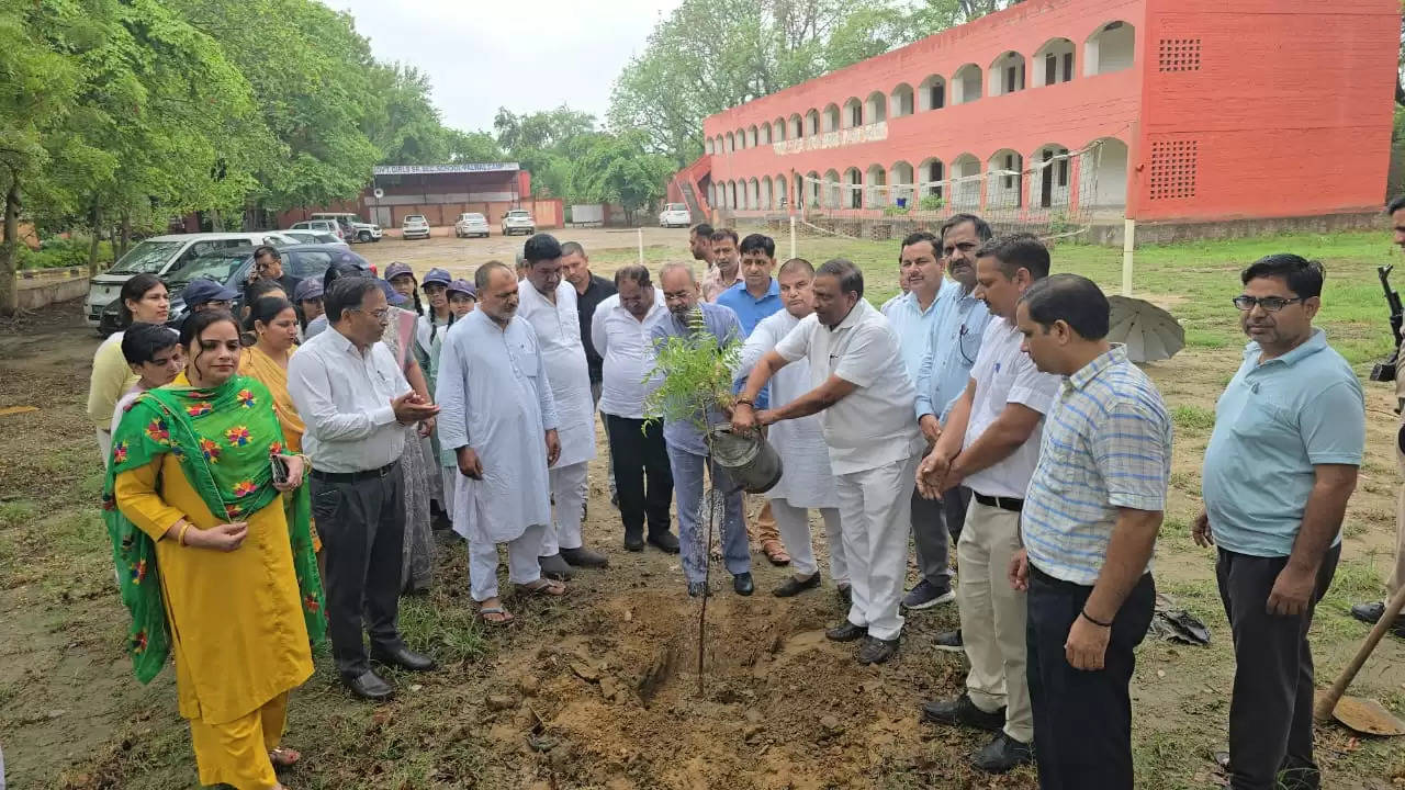 पलवल : विधायक दीपक मंगला ने करोड़ों की लागत से होने वाले विकास कार्यों का किया शिलान्यास