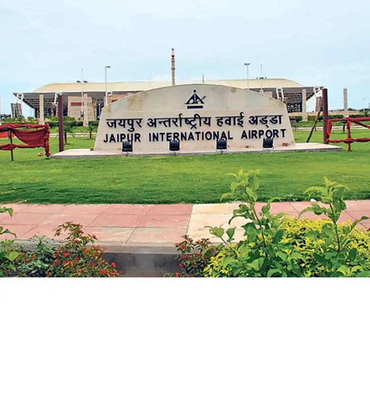 जयपुर एयरपोर्ट पर माइक्रोलाइट विमान से ग्राउंड वाहन टकराया, बड़ा हादसा टला