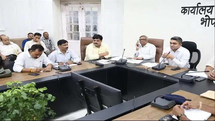 भोपालः कलेक्टर ने की नीट (यूजी) परीक्षा-2026 की तैयारियों की समीक्षा