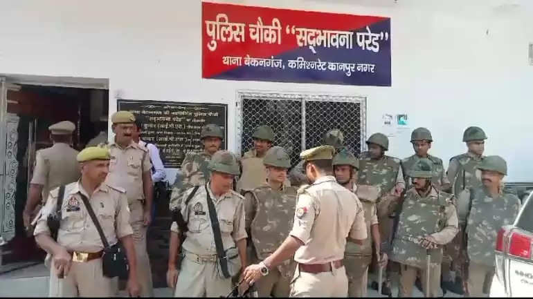 सीसामऊ विधानसभा क्षेत्र में पुलिस ने किया पैदल मार्च, लोगों को कराया सुरक्षा का एहसास