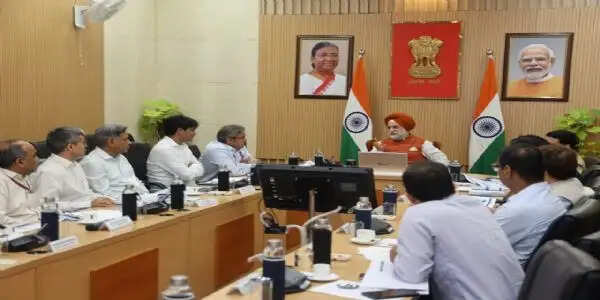 उपराज्पाल ने एमसीडी के साथ की बैठक, अवैध निर्माण पर कार्रवाई के दिए निर्देश