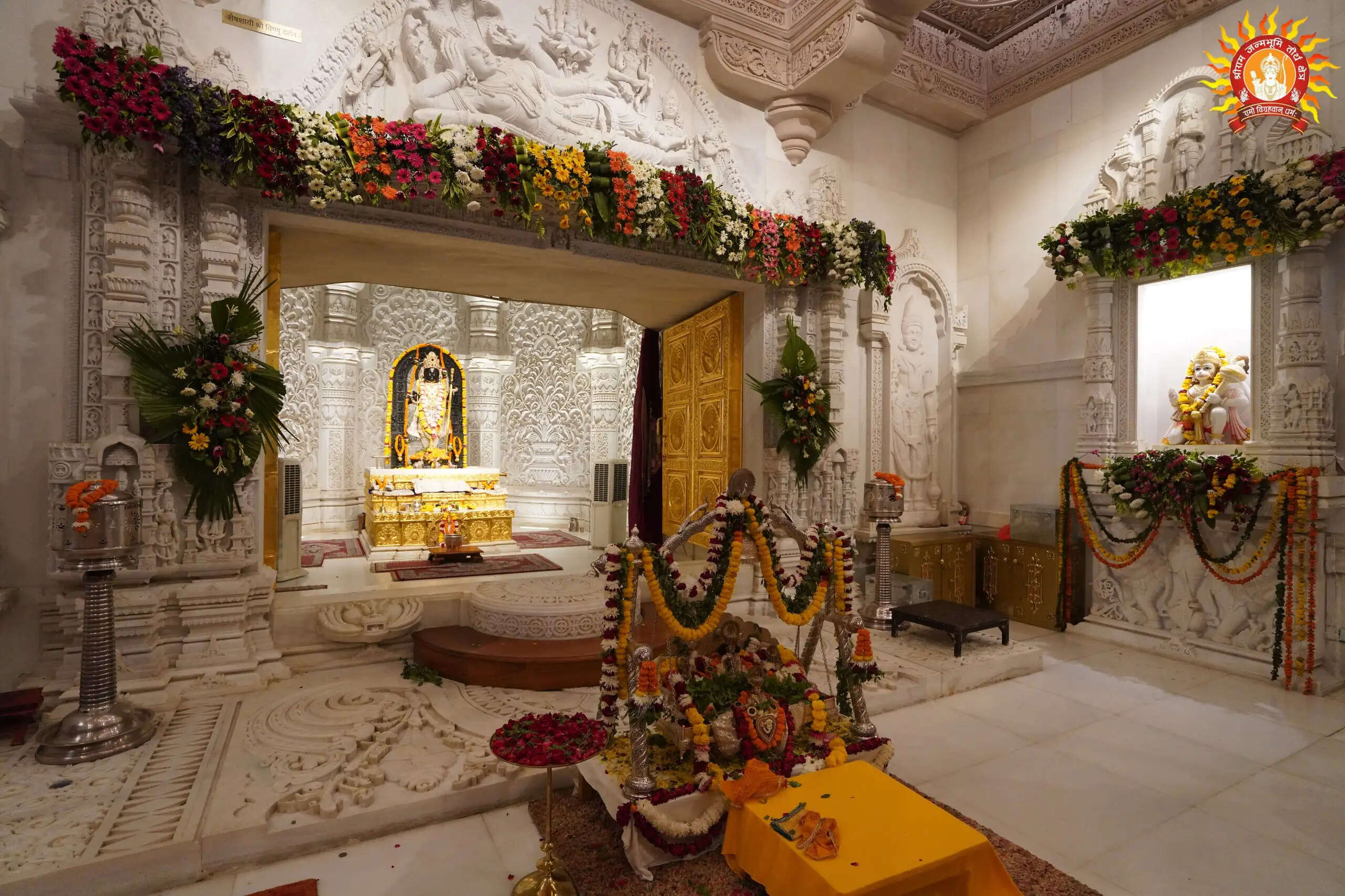 श्री राम जन्मभूमि: प्रभु श्रीराम भाइयों के साथ झूला झूल रहे, शेषावतार की विशेष पूजा