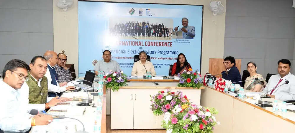 लोकतांत्रिक व्यवस्था को मजबूत बनाने में अनुभवों को साझा करना अत्यंत महत्वपूर्णः संजीव झा