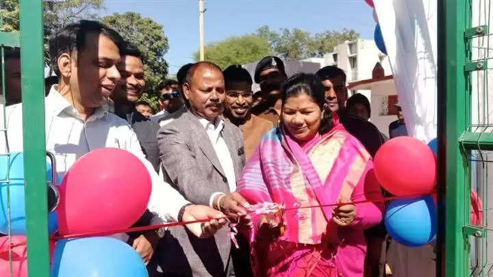 मंडलाः मंत्री संपतिया उइके ने कॉलेज चलो अभियान फोल्डर का विमोचन किया