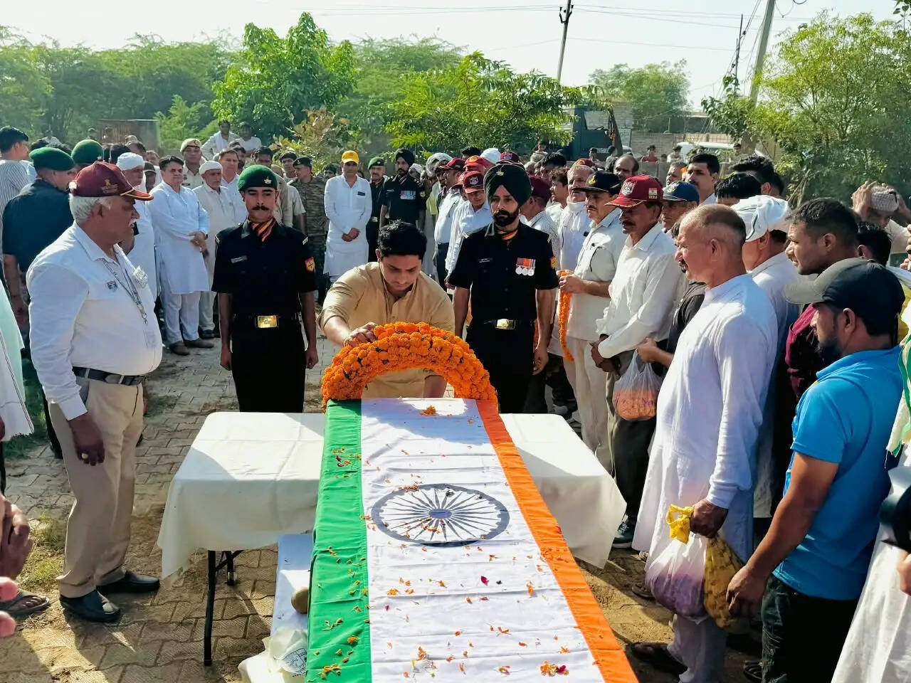 जींद : सैनिक का राजकीय सम्मान के साथ हुआ अंतिम संस्कार