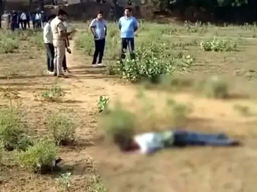 फरीदाबाद :खाली मैदान में मिला युवक का शव, हत्या की आशंका