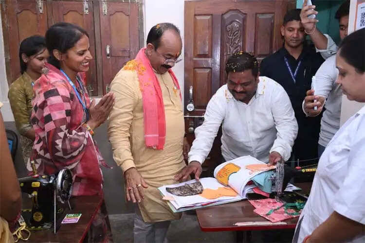 शिक्षा के साथ कौशल विकास से बढ़ता है आत्मविश्वास : अरुण साव
