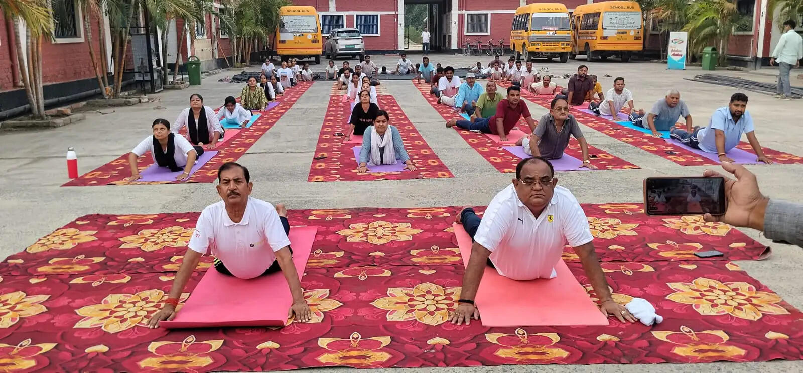 अंतरराष्ट्रीय योग दिवस पर योगमय हुआ सारण, जिलेभर में आयोजित हुए कार्यक्रम